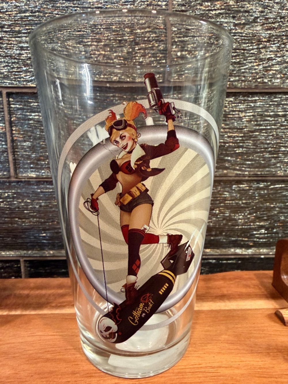 Harley Quinn DC Toon Tumblers Bombshell Series 1940’s Pin-Up Pint Glass Mancave
